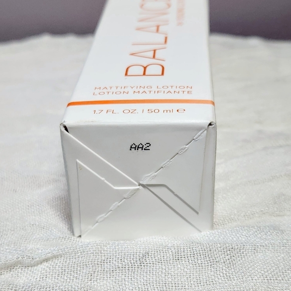 BALANCE BY YOUNG LIVING - MATTIFYING LOTION (50ML) - Picture 3 of 4